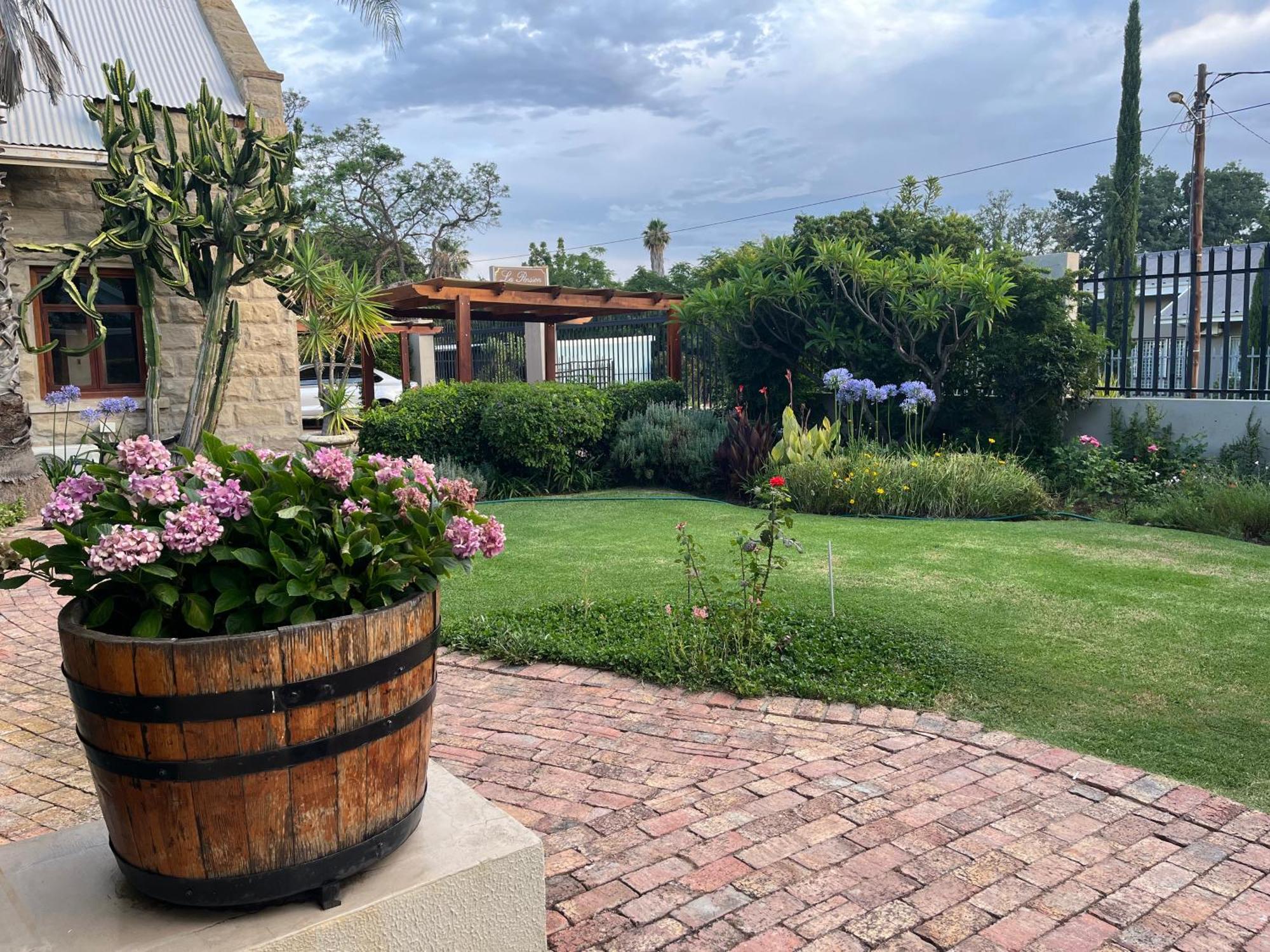 La Pension Guest House Oudtshoorn Exterior foto